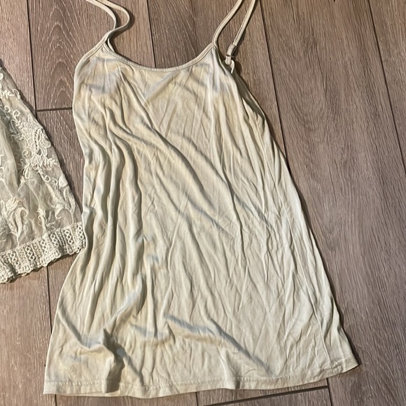 Monoreno light green lace dress with under slip size s - Picture 2 of 3